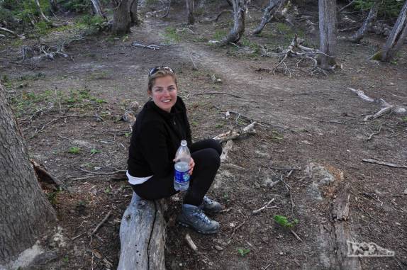 Parada para descanso e água na volta do cume do Cerro Falkner, no Parque Lanin, na região de San Martín de Los Andes, na Argentina